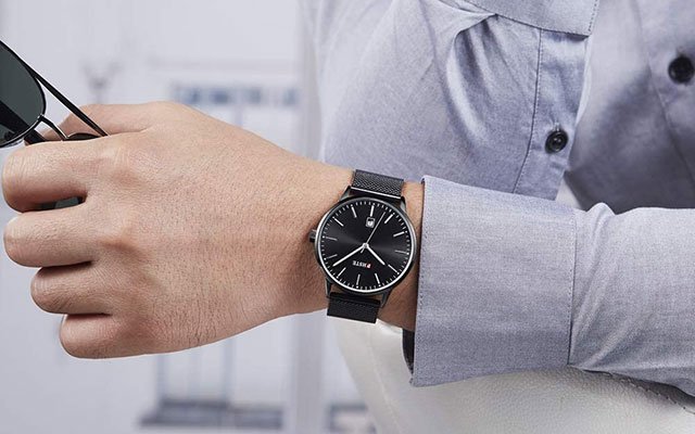 Cara Memilih Jam Tangan Tiny Watch Pria Pergelangan Tangan Lebar