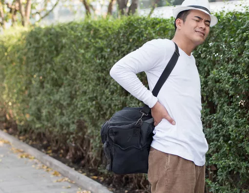 Cara Mengatur Tali Tas Selempang Supaya Pundak Gak Pegal