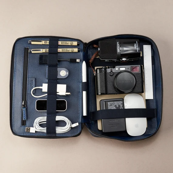 Pouch Organizer Pria untuk Merapikan Gadget dan Kabel di Tas