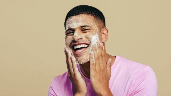Face Wash Pria Kulit Berminyak : Worth It Dibeli atau Cuma Gimmick?