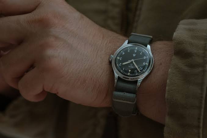 5 Jam Tangan Vintage Pria Desain Mewah di Bawah 500 Ribu