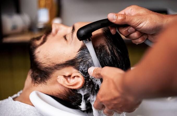 5 Kebiasaan Grooming dan Bahasa Tubuh yang Bikin Pria Instan Terlihat Karismatik