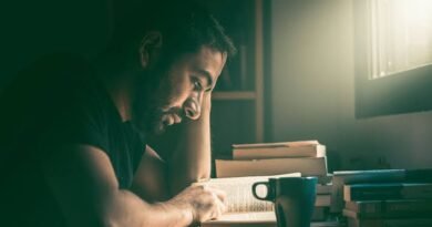 Cara Pria Introvert Tampil Percaya Diri di Depan Umum Tanpa Banyak Bicara
