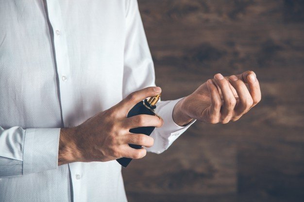 Rekomendasi Parfum Pria Murah dan Tahan Lama, Wangi Enak untuk Harian